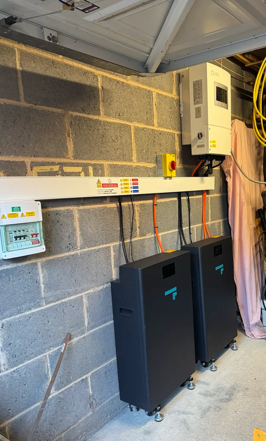 Carl Harvey's Solis hybrid inverter with two Fogstar batteries